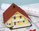 Britská konzervativní vláda pomůže chudým rodinám k zelenému teplu